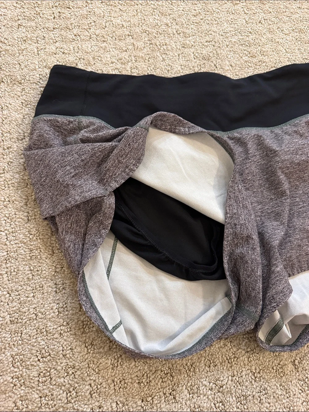 Lululemon Black Waistband Gray Heather Run Speed Shorts Size 6 Workout Athletic